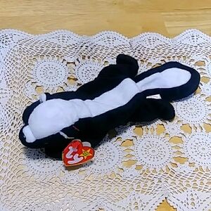 Ty Beanie Babies Stinky the Skunk. Retired.  With Errors.